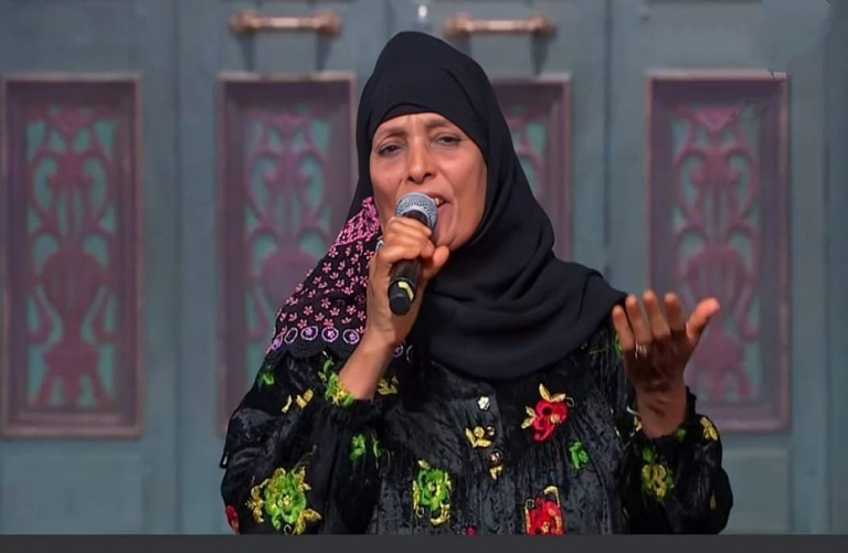 الحاجة نبيلة صاحبة أغنية “هات إيديك يا ولا”.. حكاية تراث شعبي بدأته هدى السنباطي و”فاطمة عيد”