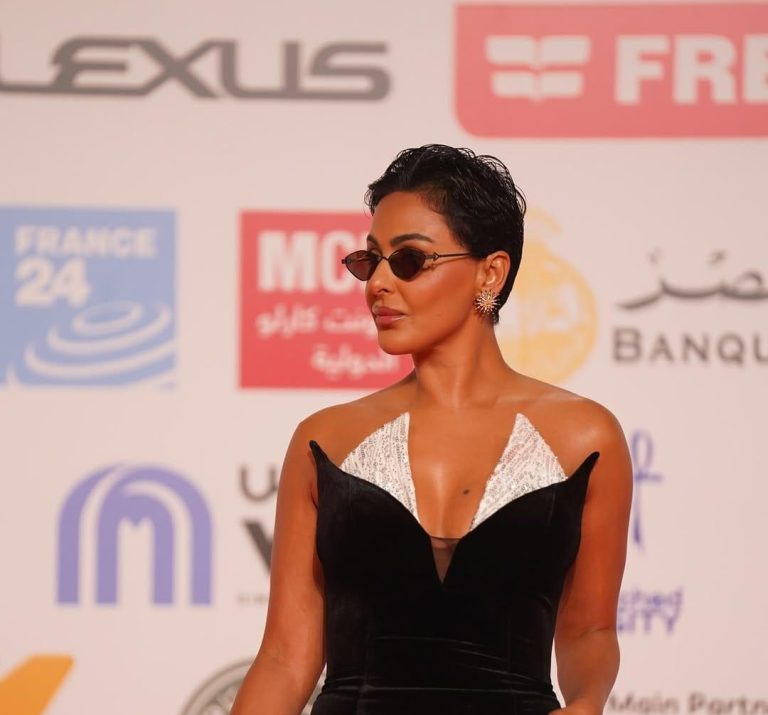 سحر الأناقة في مهرجان القاهرة السينمائي.. أبرز 10 فساتين خطفت قلوب الجماهير