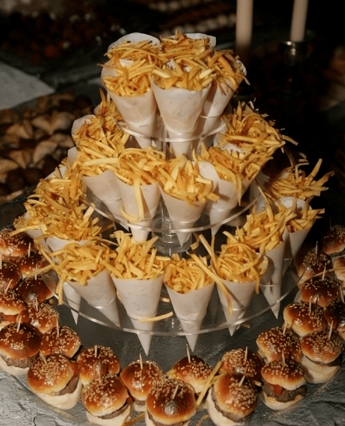 تورتة البرجر .. أفكار بديلة لكيك الزفاف