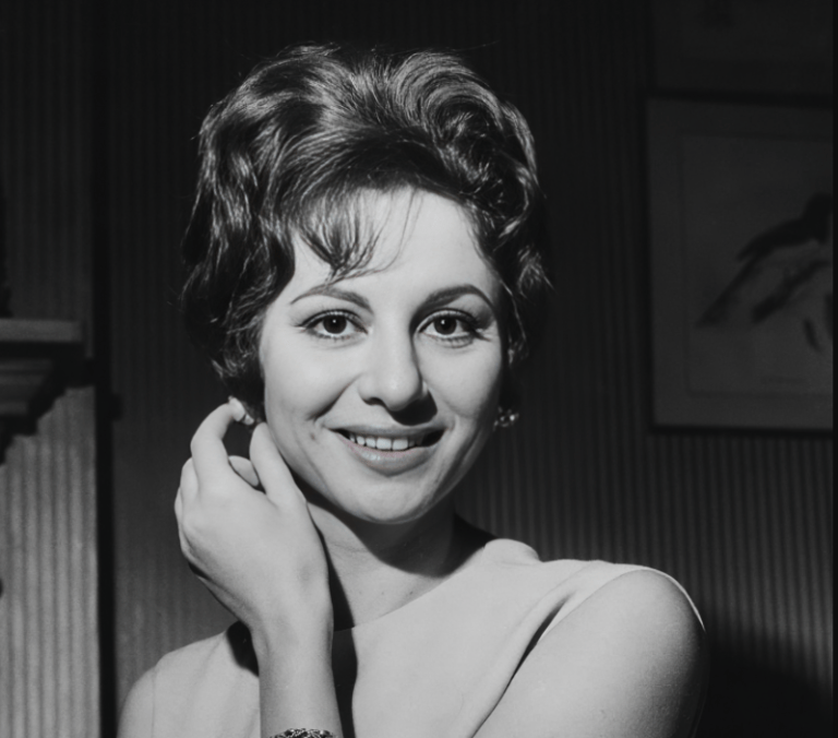 قصات وتسريحات شعر كلاسيكة للشتاء.. مستوحاة من نجمات الزمن الجميل