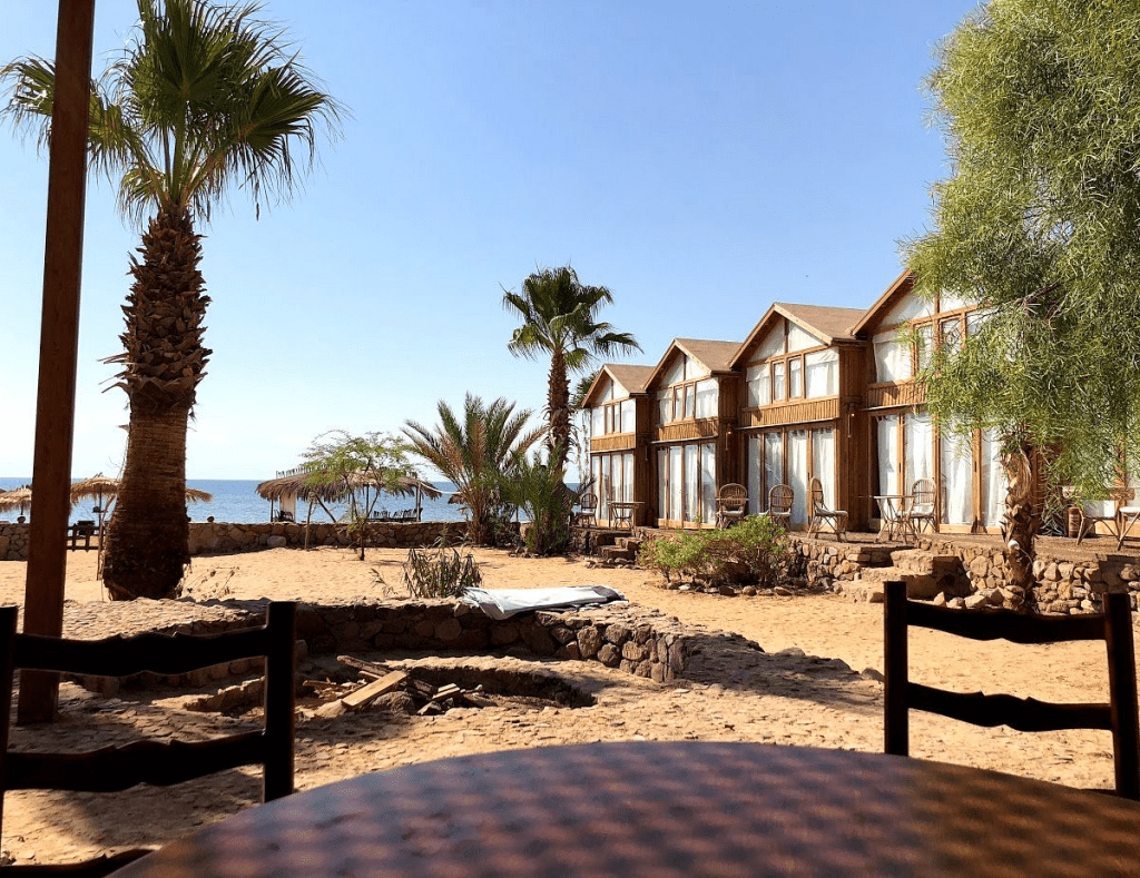 منتجعات وفنادق إيكولودجز