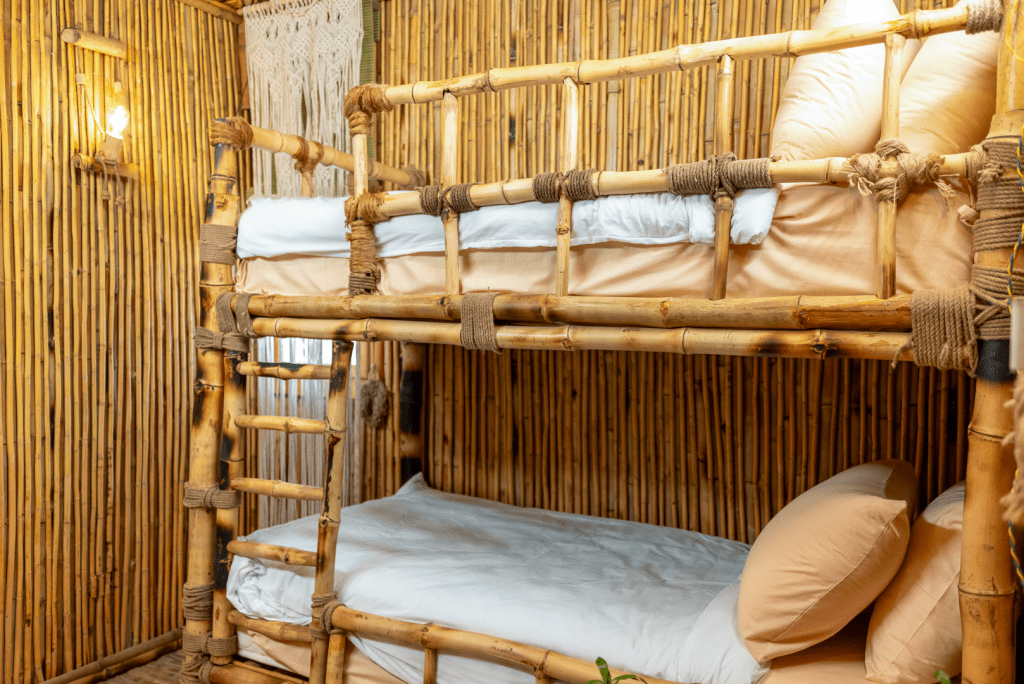 منتجعات وفنادق إيكولودجز