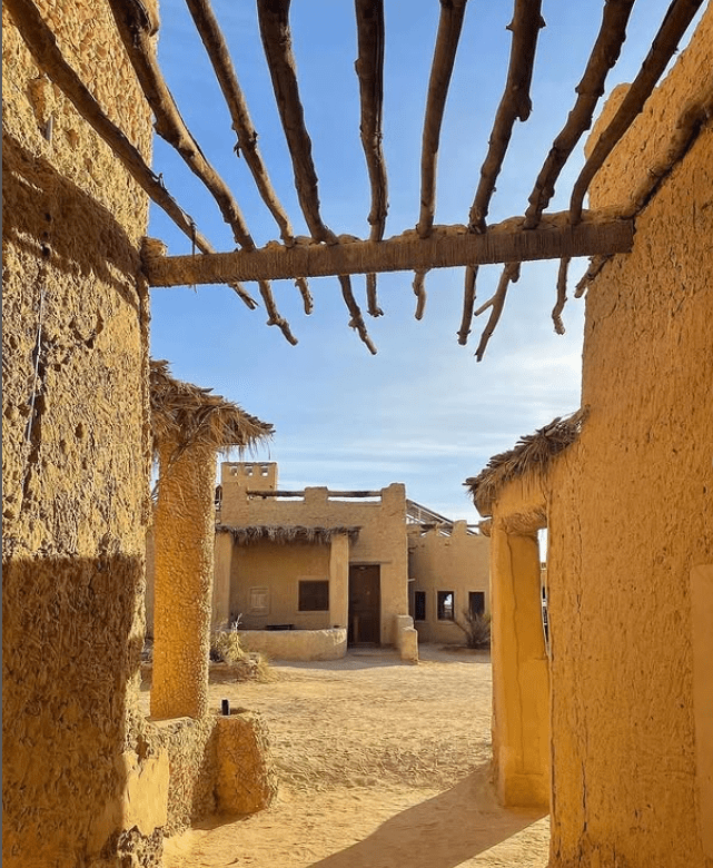 منتجعات وفنادق إيكولودجز