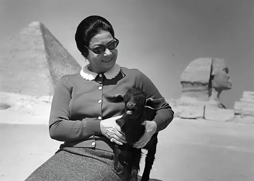 أم كلثوم في الأهرامات