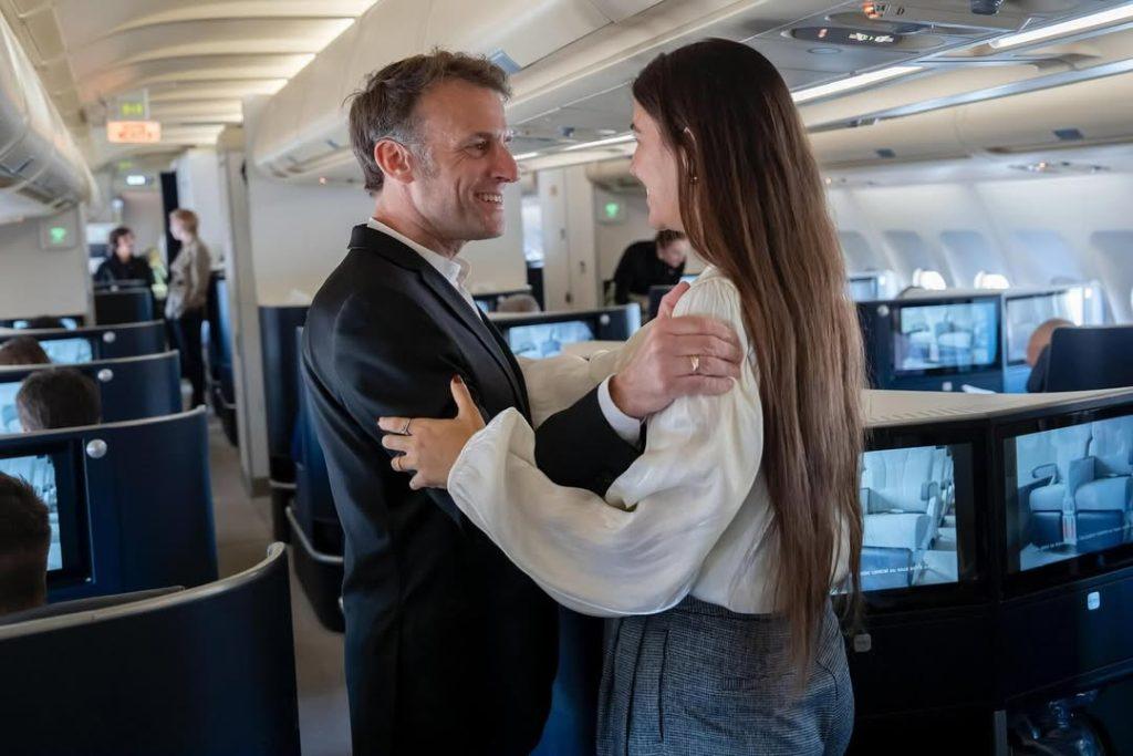 فرح الديباني مع الرئيس الفرنسي ماكرون  من نجمات الأوبرا المصرية العالمية