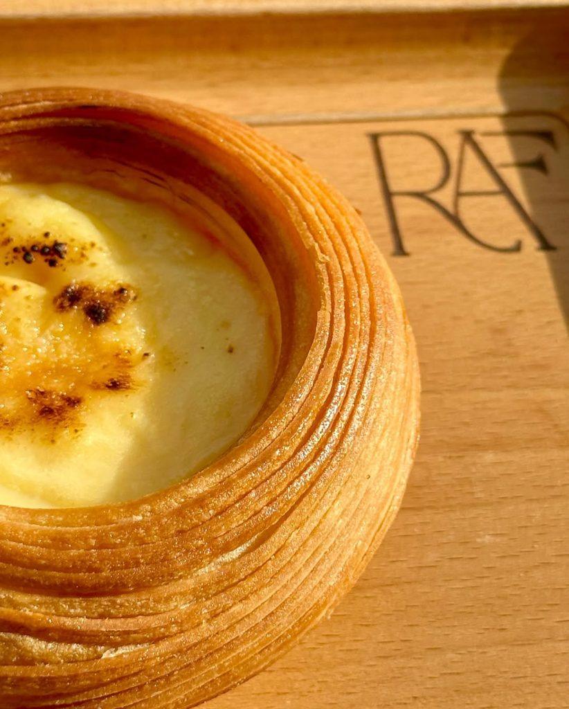 أكلات ومشروبات بالكريم بروليه