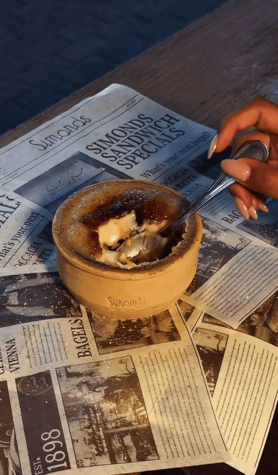 أكلات ومشروبات بالكريم بروليه