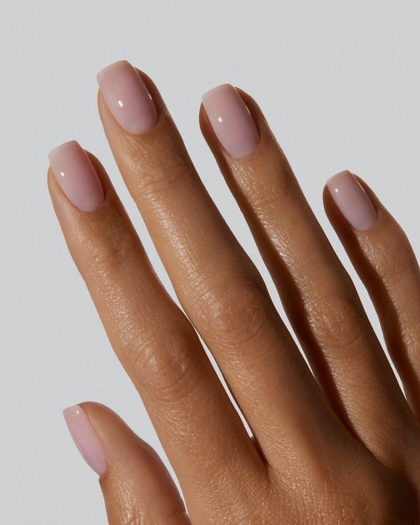 ألوان طلاء أظافر تريندي 2026