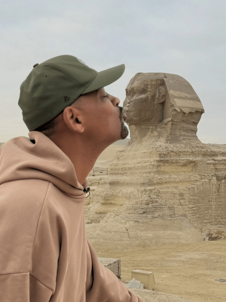 نجوم عالميون زاروا الأهرامات