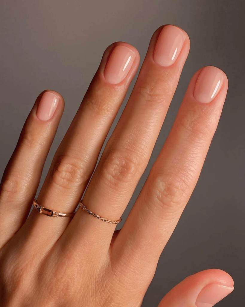 ألوان طلاء أظافر تريندي 2026