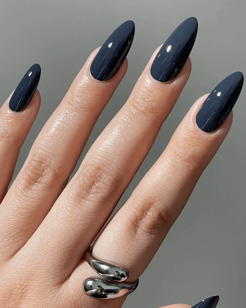 ألوان طلاء أظافر تريندي 2026