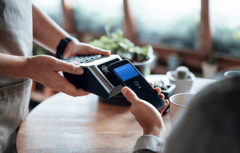 وداعاً لماكينات الدفع التقليدية.. خطوات الدفع عن طريق تطبيق Soft POS