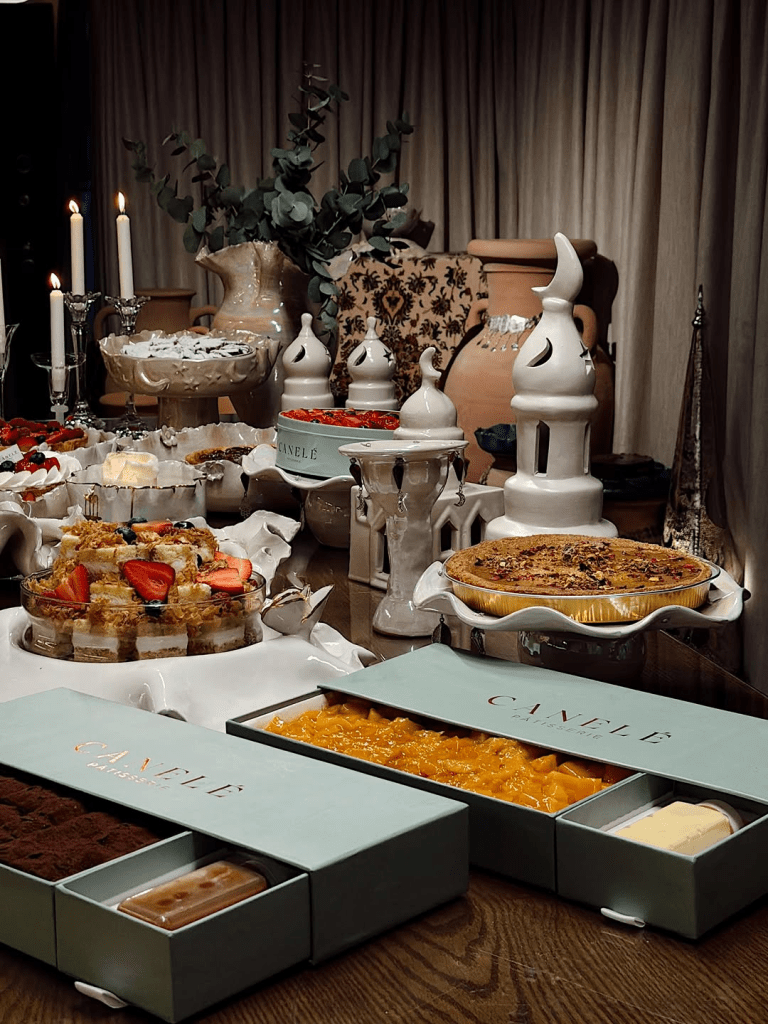 بيري كريم بسبوسة (Berry Cream Basbousa) - Canelé Pâtisserie