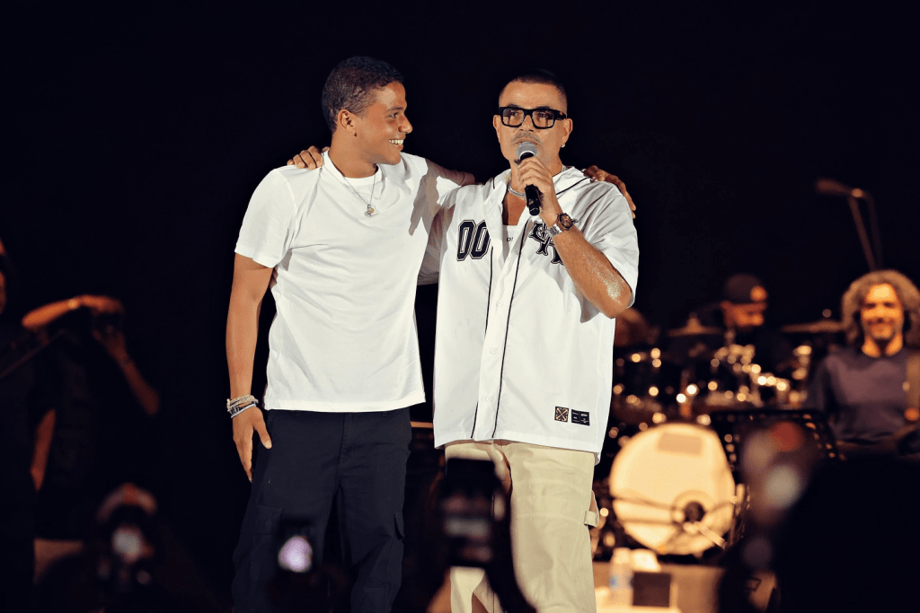 أغاني عمرو دياب  مع أبنائه