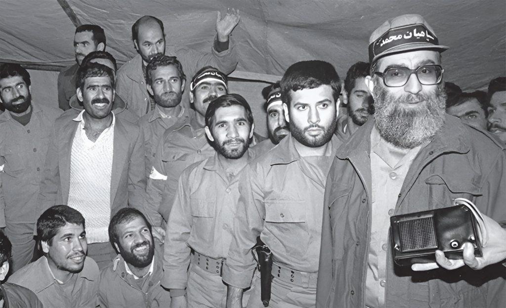  من هو المرشد الإيراني علي خامنئي