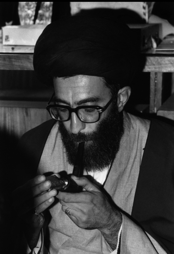  من هو المرشد الإيراني علي خامنئي