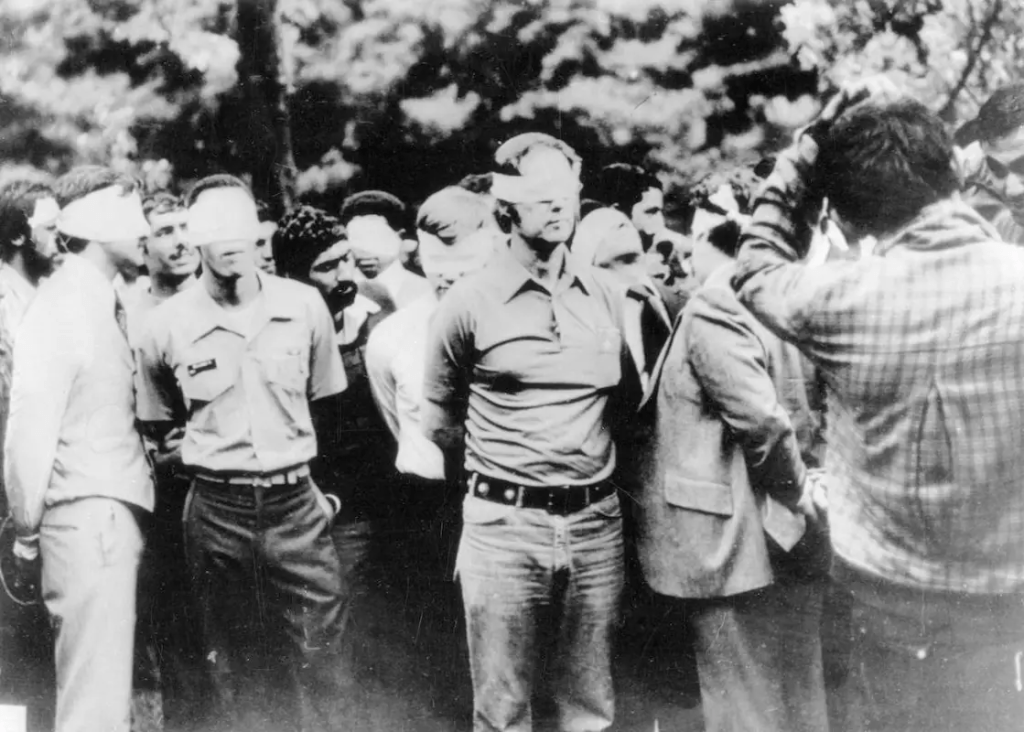  من هو المرشد الإيراني علي خامنئي