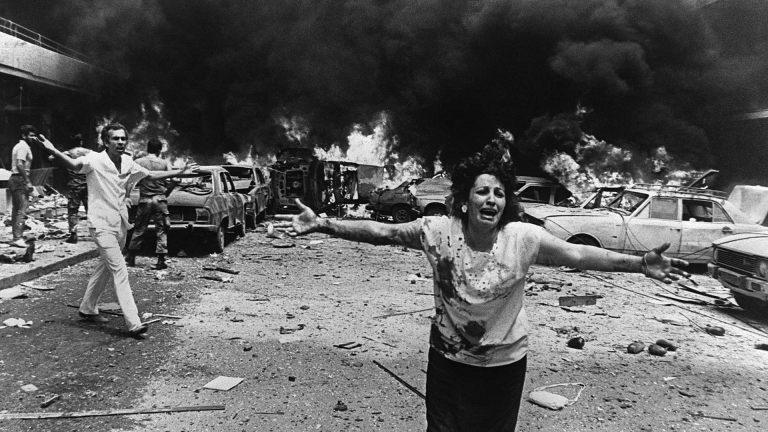 10 صور أيقونية من أرشيف لبنان.. حكايات عن الحرب والجمال وحب الحياة لشعب لا يعرف الانكسار