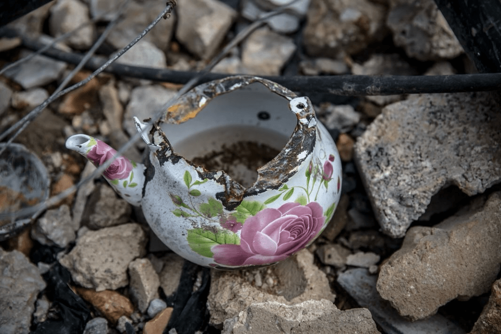 تاريخ لبنان مع الحروب والغارات الإسرائيلية في الجنوب وبيروت