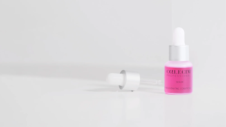 تخلّصي من بقع الكلف الداكنة بعد انقطاع الطمث مع Calecim Professional