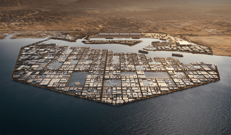 بديل مضيق هرمز: لماذا تراهن السعودية على نيوم وينبع أثناء الحرب الأمريكية على إيران؟
