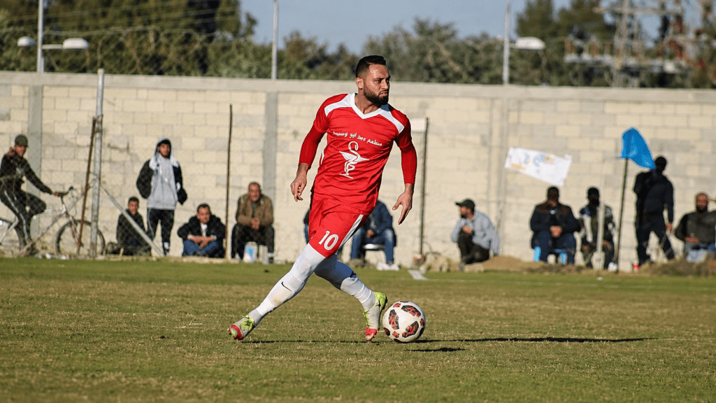 اللاعب الفلسطيني مهند الليلي "أبو عميرة"