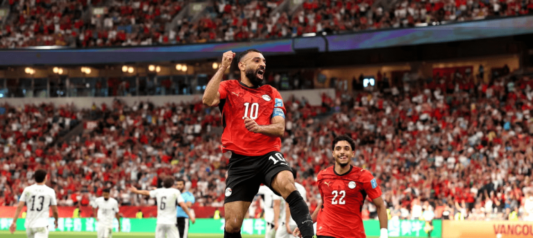 منتخب مصر يهزم نيوزيلندا في كأس العالم.. مقاطع غنائية تصف فرحة الجماهير