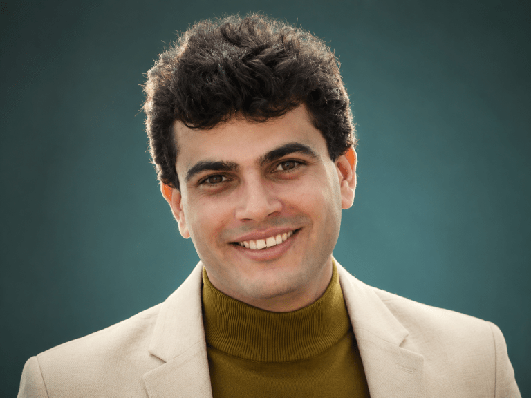 43 عاما على “يا طريق”.. الألبوم الذي صنع أول خطوة في رحلة عمرو دياب الغنائية 43 عاماً على ألبوم يا طريق لعمرو دياب