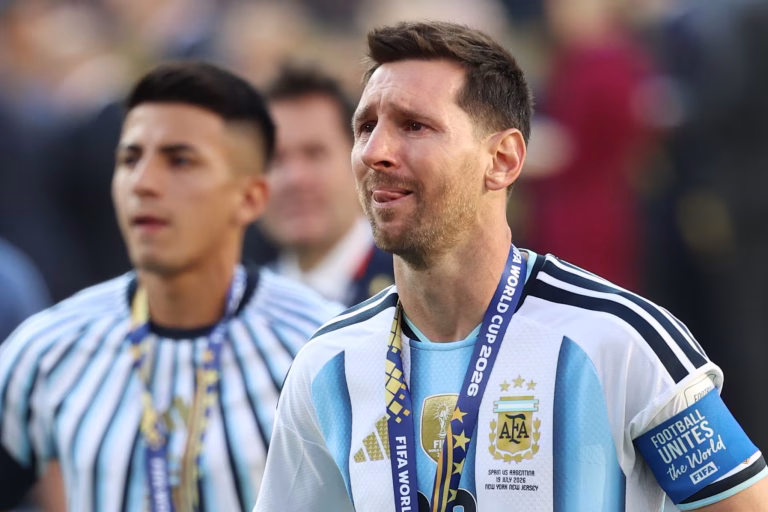 بعد ضياع لقب كأس العالم.. ميسي يتحول إلى ترند ساخر