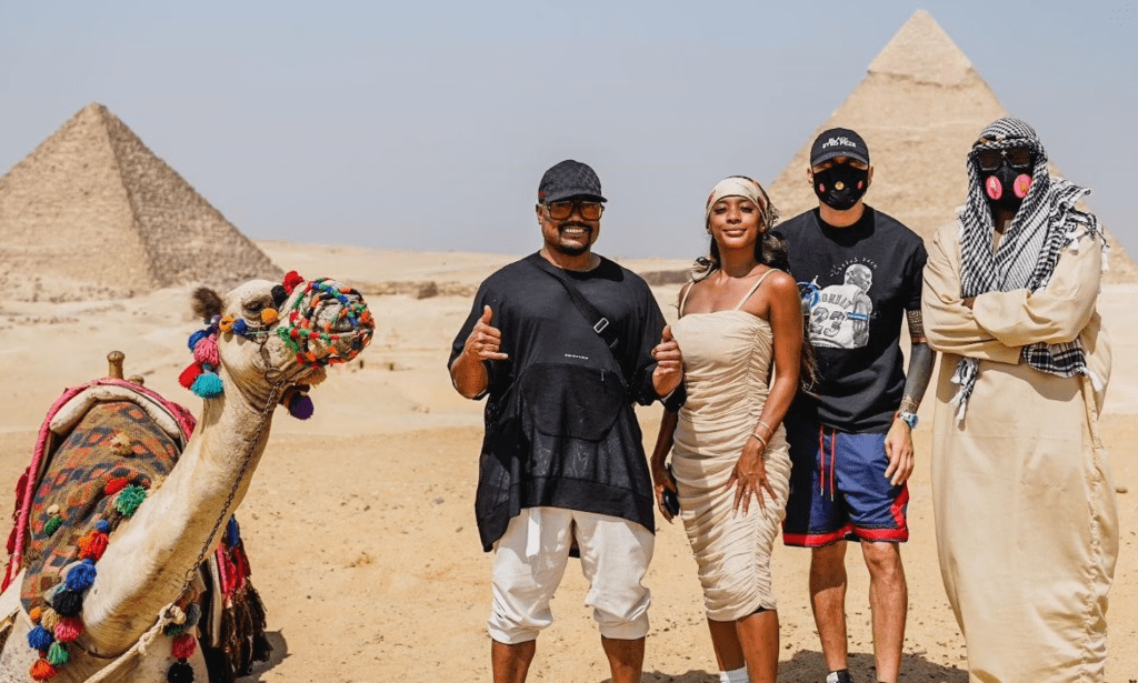 نجوم عالميون حفلات الأهرامات شاكيرا