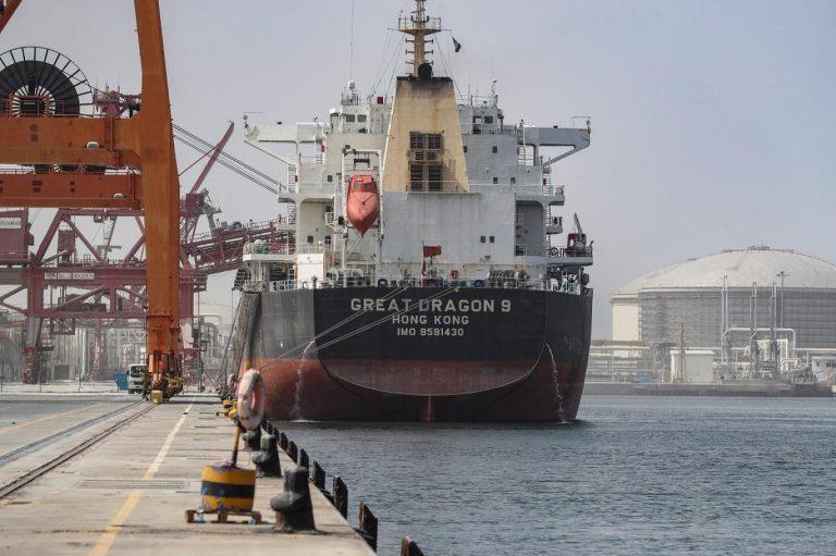 كيف تنقل الإمارات نفطها إلى العالم رغم إغلاق مضيق هرمز؟
