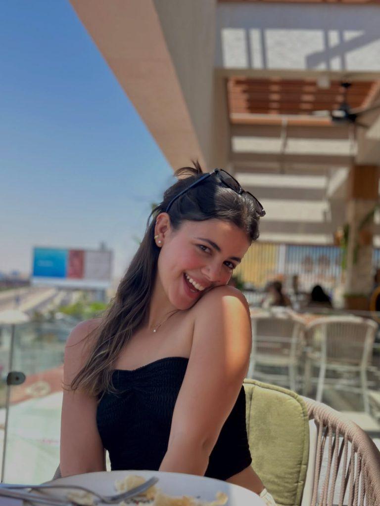 لجين خليفة بطلة كليب عمرو دياب لولا البنات