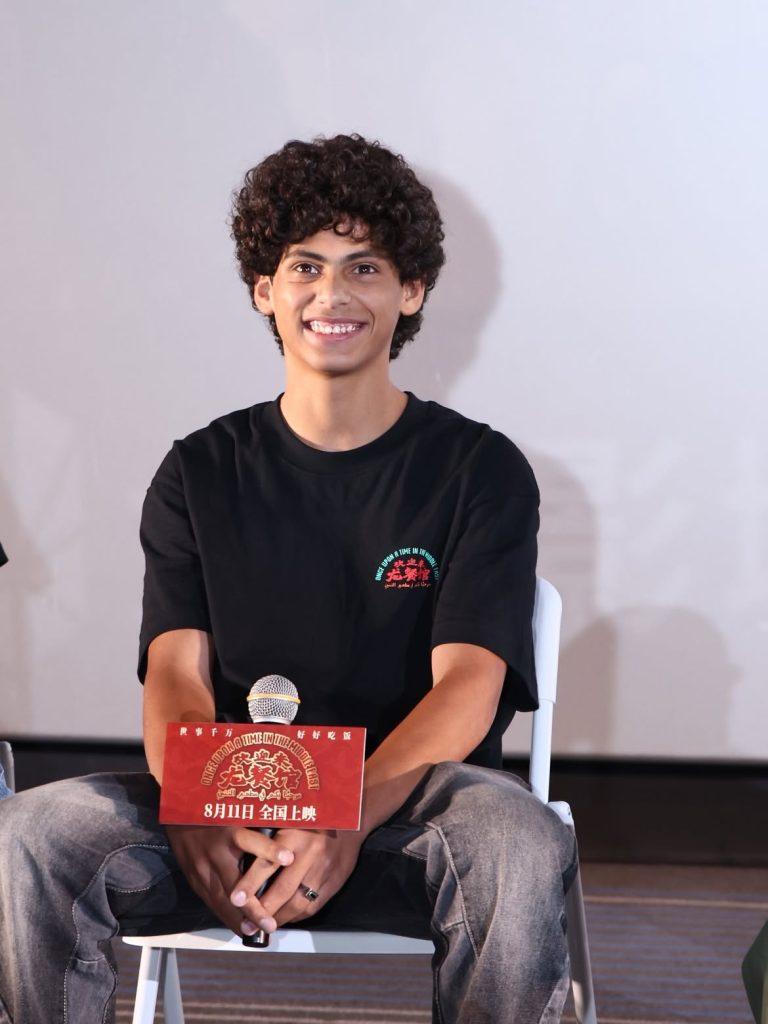 عمر شريف في الفيلم الصيني "مرحبا بك في مطعم التنين"