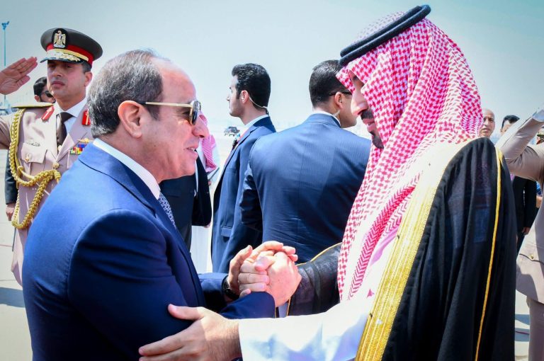 السيسي يستقبل بن سلمان: “أمن السعودية والخليج جزء من الأمن القومي المصري” السيسي يستقبل بن سلمان في مصر