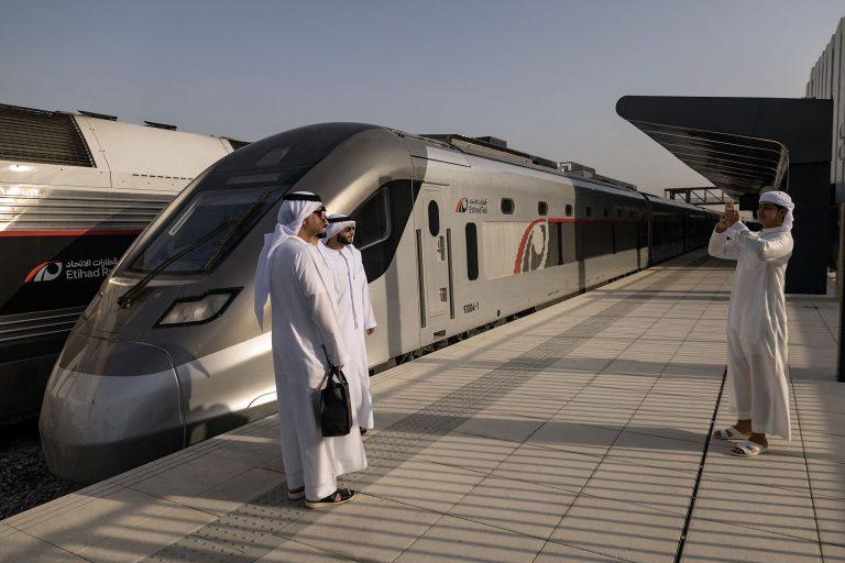 قطار الاتحاد من دبي إلى أبوظبي