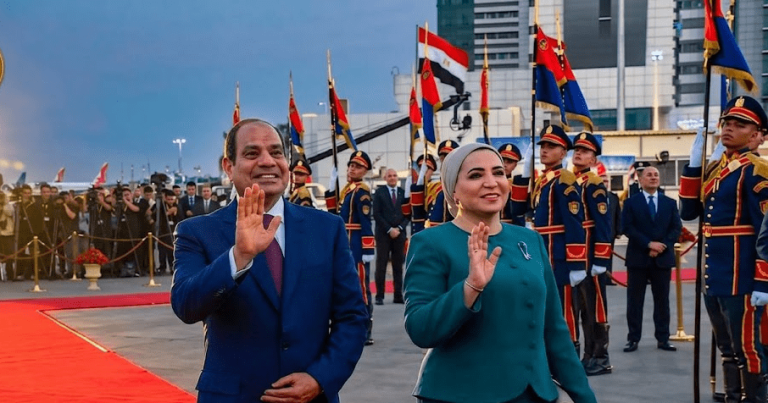 ما سر بروش انتصار السيسي؟ تفصيلة ذهبية تحمل رسالة أبعد من الموضة